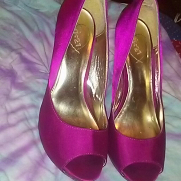 Heels and nice bags - Picture 3 of 3